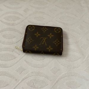 Louis Vuitton zippy coin purse